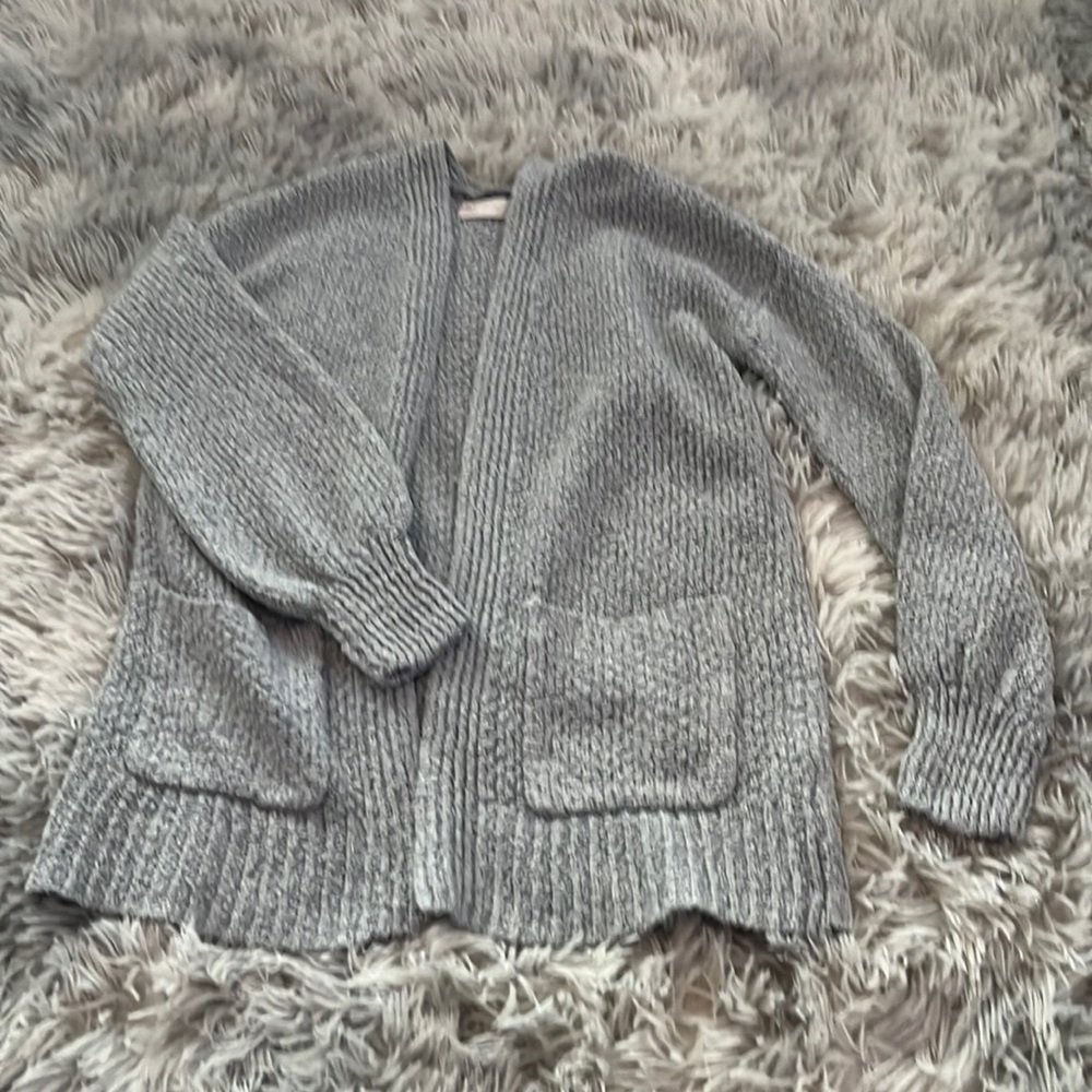 This is a grey sweater it’s so cute and comfy!!!!